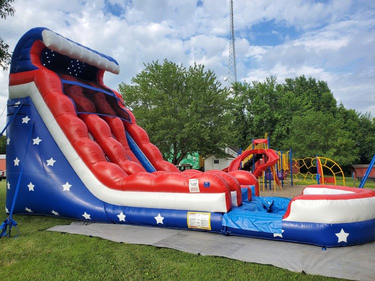 22ft Stars and Stripes wet with pool